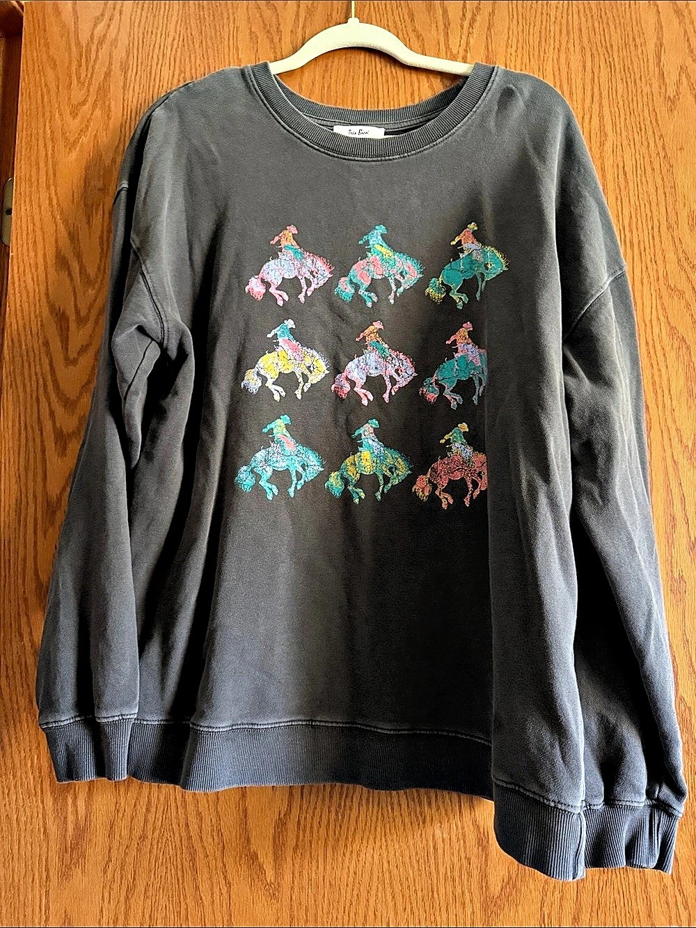 Très Bien Vintage Charcoal Cowboy Pattern Graphic Sweatshirt Graphic Crewneck